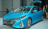 Toyota откладывает выпуск нового плагин Prius в Японии